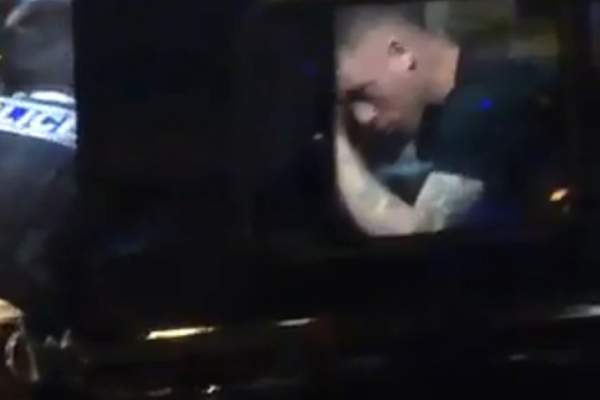 VIDEO / Imagini halucinante cu un star de la Chelsea! A juns pe mâinile poliţiştilor, pentru că a făcut mizerie într-un taxi! "Era beat"