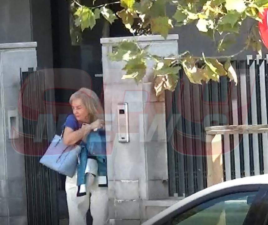 VIDEO PAPARAZZI / Soţia lui Mircea Lucescu, pusă într-o situaţie jenantă de omul de încredere al familiei! Cum era să o păţească Neli din cauza unei gafe