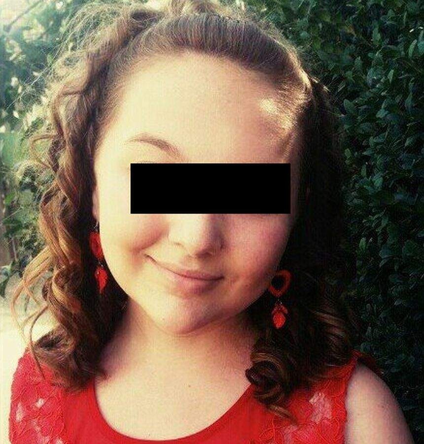 Ea este eleva de 19 ani, care s-a sinucis în Alba. Mama ei a făcut  descoperirea înfricoșătoare