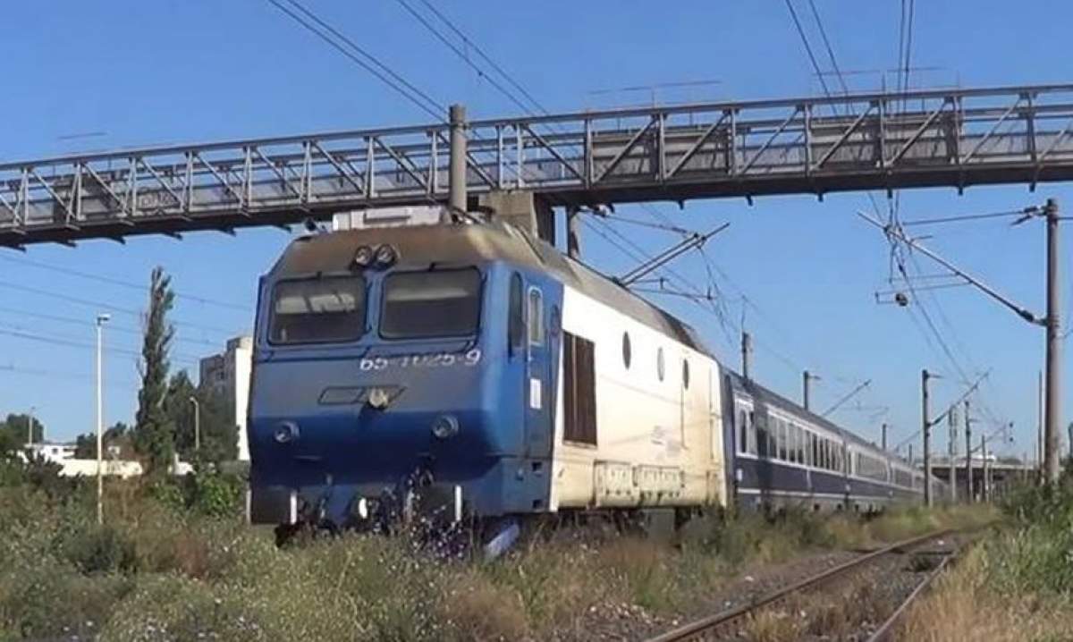 O femeie de 34 de ani s-a aruncat în faţa trenului, în Prahova. A murit pe loc