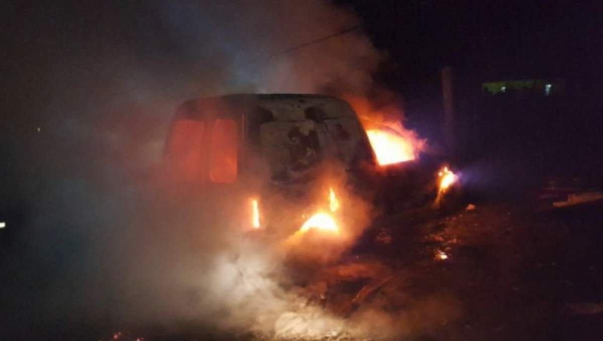 Grav incendiu pe o șosea din Slatina. Un autoturism a fost cuprins de flăcări