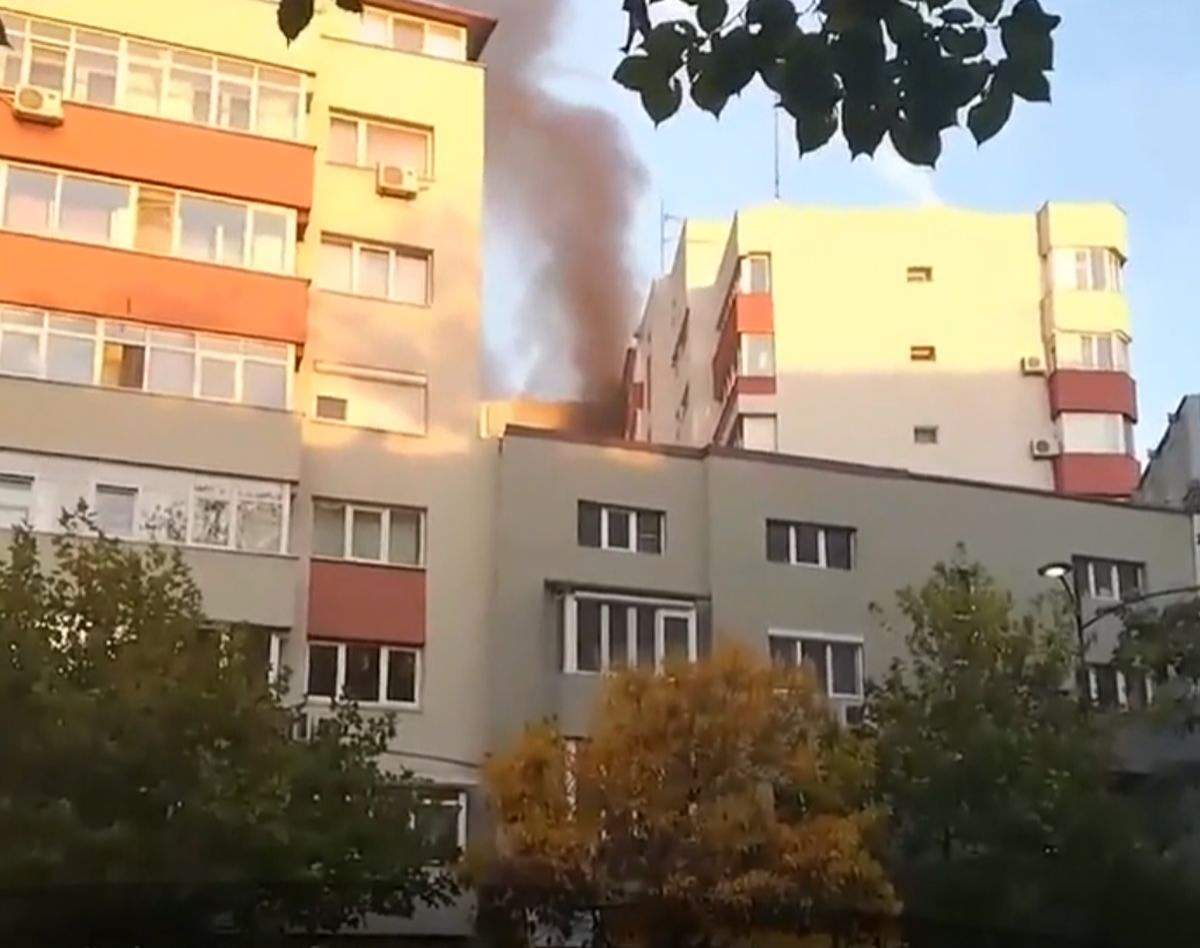 Incendiu puternic la un bloc din Sectorul 1 al Capitalei. Mai multe persoane au fost evacuate