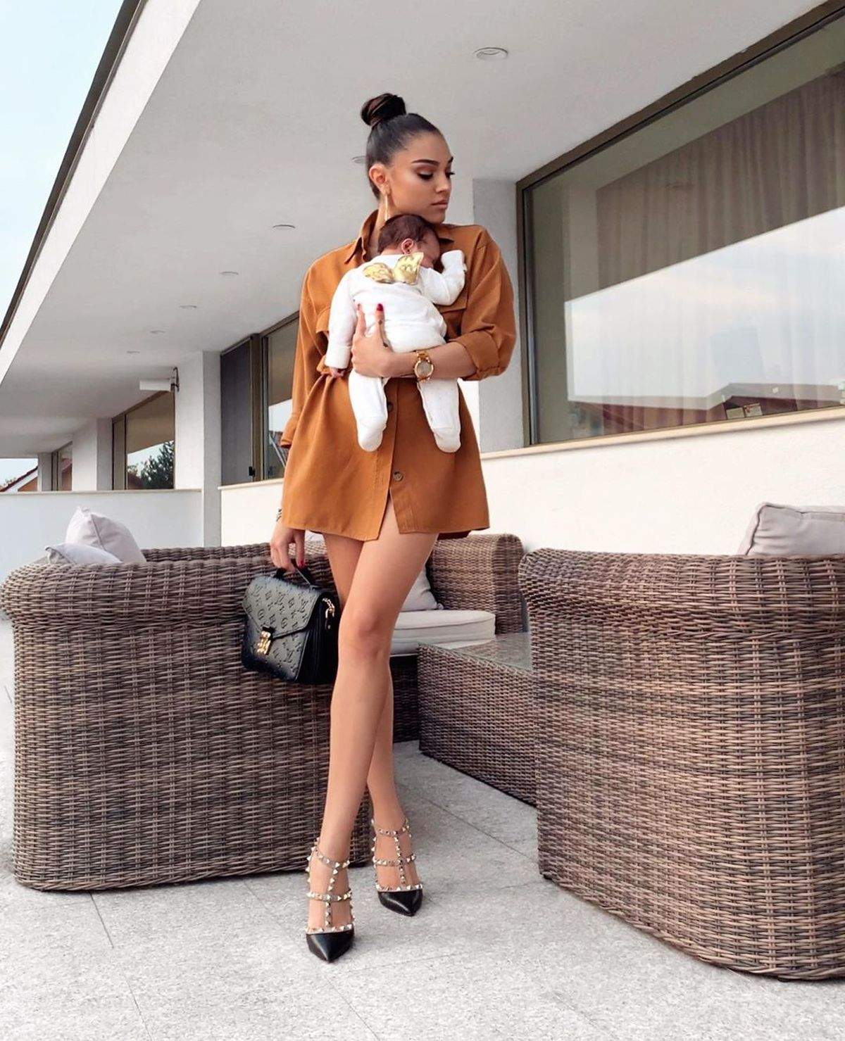 Fiica lui Karmen trăiește ca o prințesă. Cum e răsfățată nepoata lui Adrian Minune