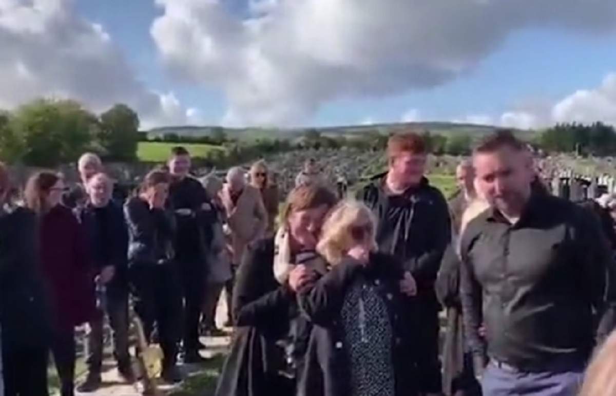 Zeci de oameni au vrut să fugă de la o înmormântare, după ce au auzit vocea decedatului: "Lăsaţi-mă să ies"