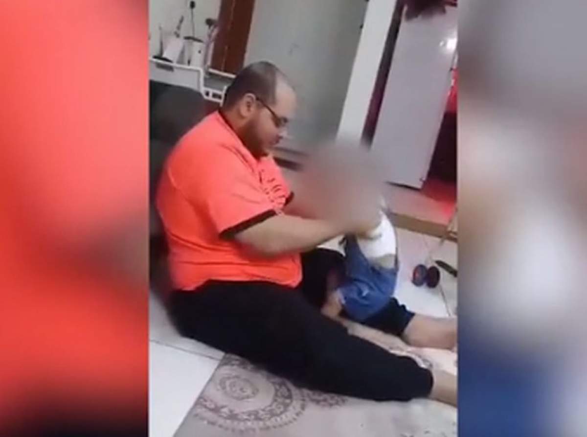 Imagini terifiante! Un tată a fost filmat în timp ce îşi bate copilul de câteva luni, din cauză că nu poate să meargă
