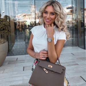 Ella Arjandas, cea mai bogată româncă! Dressingul ei valorează cât un magazin de lux din buricul Bucureștiului / GALERIE FOTO