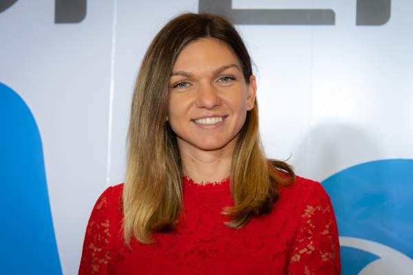 FOTO / Simona Halep, în vizită la Moscova! Campioana noastră a primit un cadou de peste 50.000 de euro
