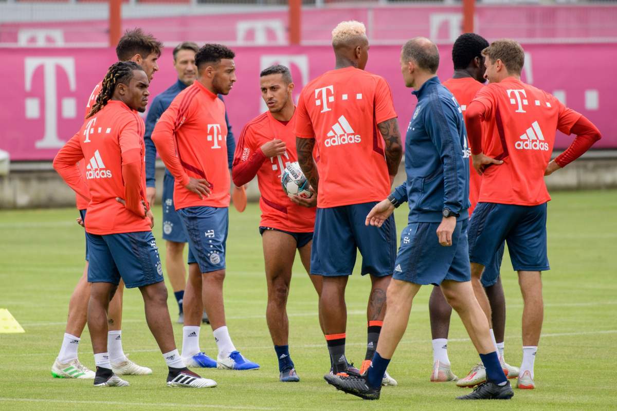 Momente de groază în timpul unui antrenament al lui Bayern Munchen! Unul dintre starurile bavarezilor s-a prăbuşit pe teren, iar şedinţa de pregătire a fost suspendată