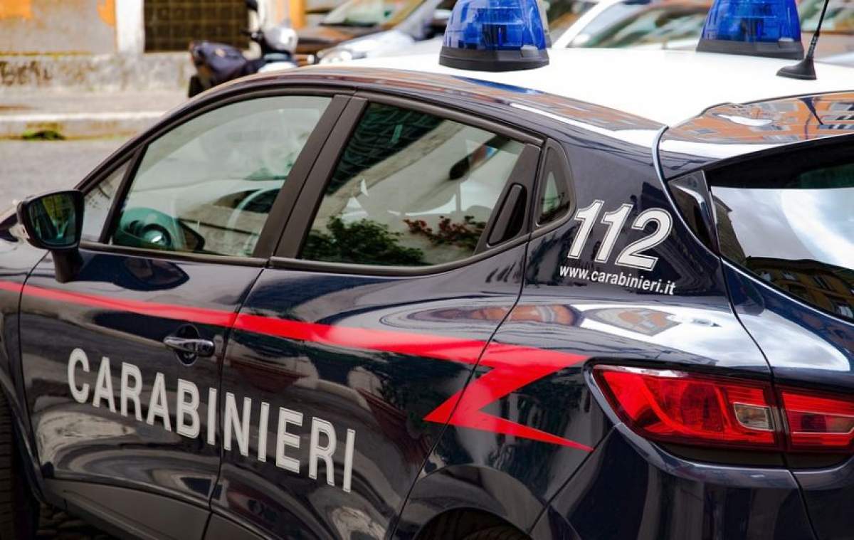 Caz șocant în Italia! Un român a fost arestat, după ce și-a atacat iubita cu un cuțit, în fața copilului lor