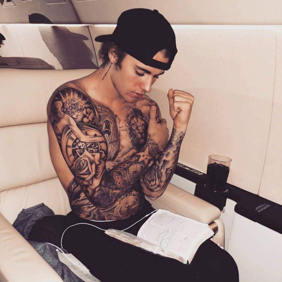 Justin Bieber, apariţie caraghioasă pe stradă! Cu ce era îmbrăcat cântăreţul? FOTO