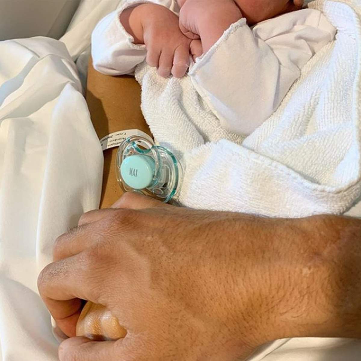 Un super fotbalist este în al nouălea cer. A devenit tată pentru a treia oară