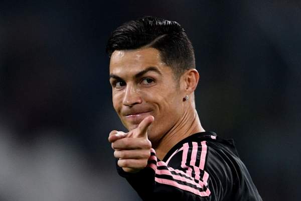 VIDEO / Cristiano Ronaldo, nemilos cu fiul său! L-a bătut pe Cristiano JR la minibaschet, apoi s-a dat în spectacol