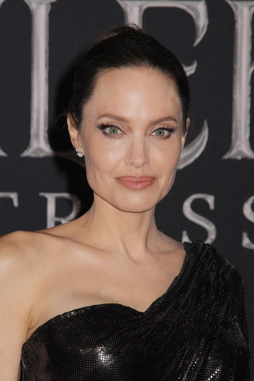 Angelina Jolie, pozată în cadă, după ce s-a spus că suferă de anorexie! Actrița le-a dat răutăcioșilor peste nas. GALERIE FOTO