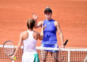 FOTO & VIDEO / Simona Halep a pierdut meciul cu Elina Svitolina şi tremură pentru calificarea în semifinalele Turneului Campioanelor
