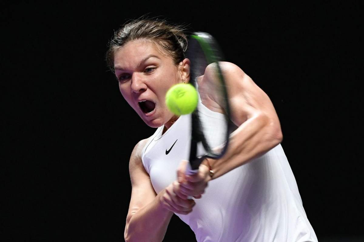 FOTO & VIDEO / Simona Halep a pierdut meciul cu Elina Svitolina şi tremură pentru calificarea în semifinalele Turneului Campioanelor