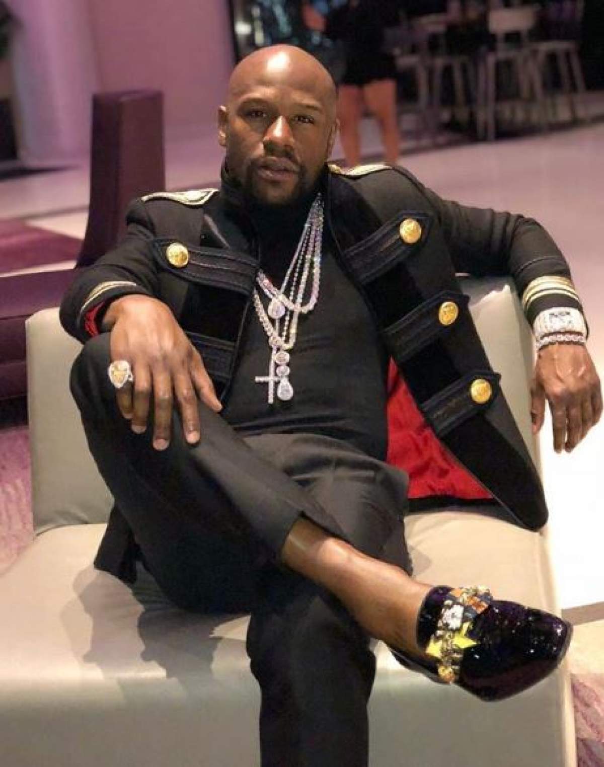 Floyd Mayweather şochează cu o nouă aroganţă! Apariţia sa a lăsat fanii cu gura căscată