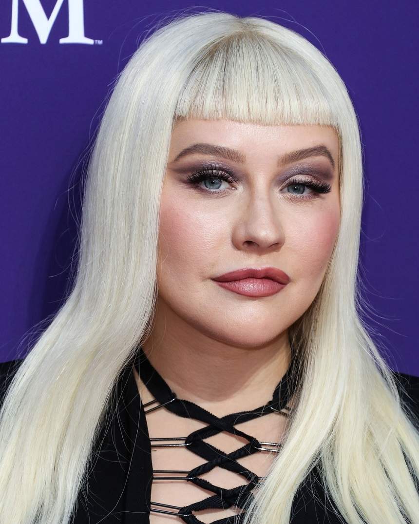 Christina Aguilera se îngrașă pe zi ce trece! Artista a ajuns să fie de nerecunoscut din cauza kilogramelor în plus. GALERIE FOTO