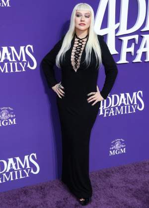 Christina Aguilera se îngrașă pe zi ce trece! Artista a ajuns să fie de nerecunoscut din cauza kilogramelor în plus. GALERIE FOTO
