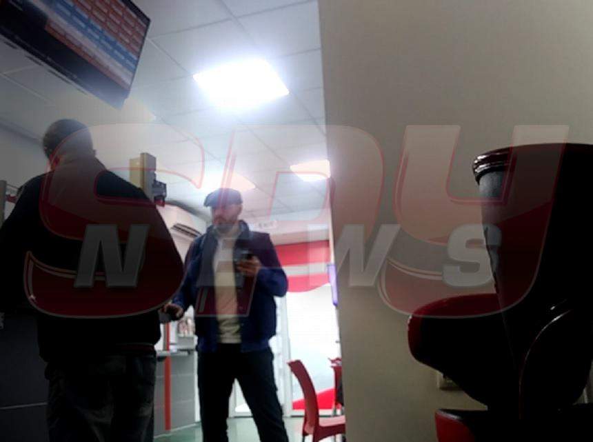 VIDEO PAPARAZZI / Ce-i mai place viaţa de prinţ! Iată cum vrea Adrian Cristea să se îmbogăţească fără să mişte un deget