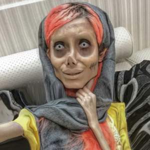 Tânăra care s-a operat ca să arate ca o „zombie Angelina Jolie” a fost arestată! Ce acuzații grave îi sunt aduse