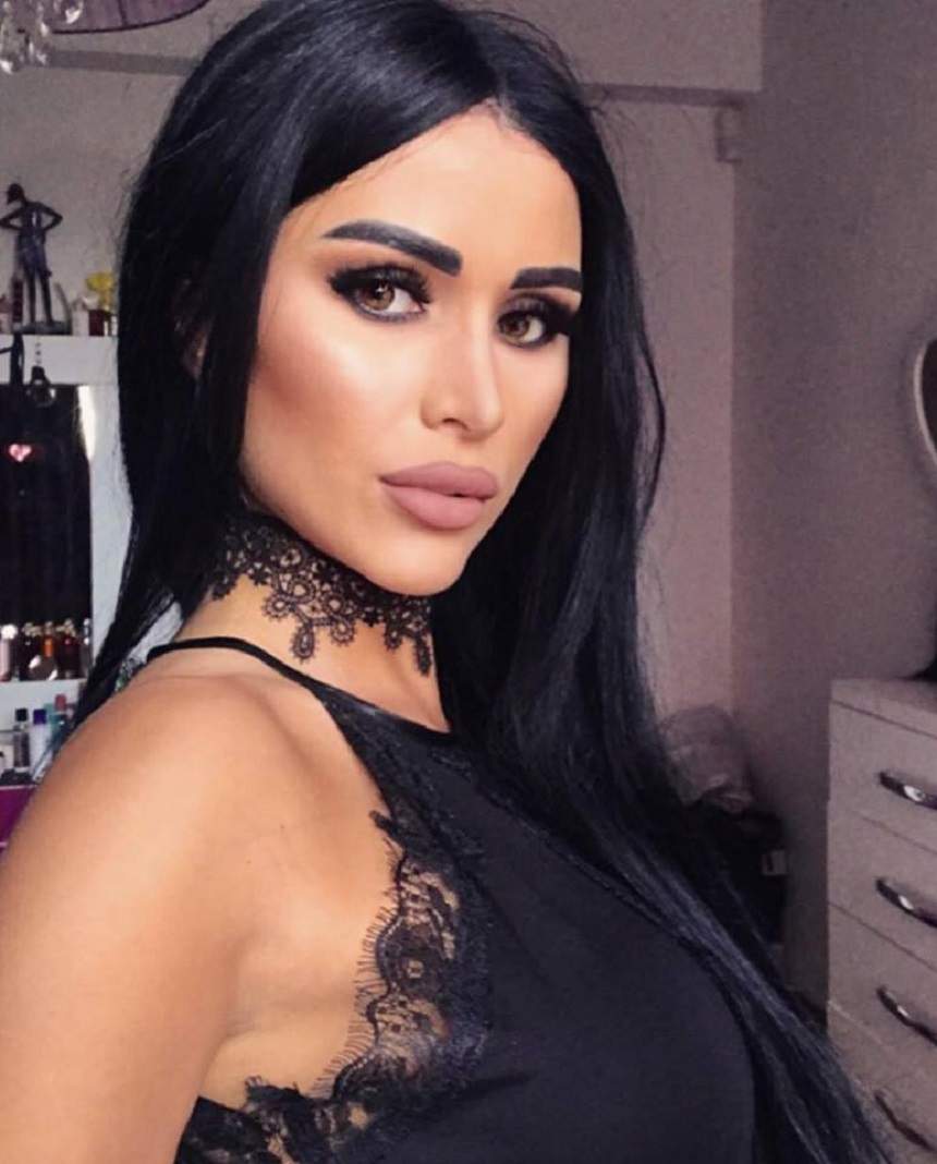 FOTO/ Cum arăta Daniela Crudu înainte să se tuneze? Bruneta a trecut prin multe transformări până a ajunge o bombă sexy