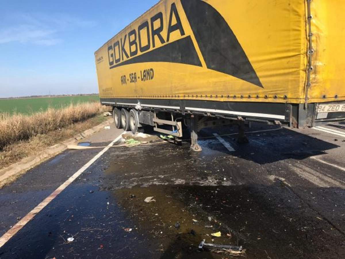 Accident cumplit în Giurgiu! Un bărbat a murit, după ce maşina în care se afla a fost spulberată de un TIR