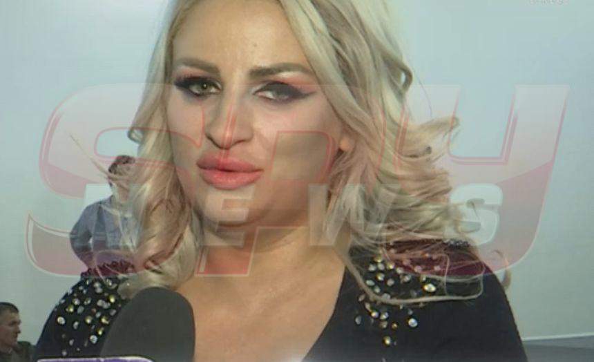 Sânzi, ce te-ai dolofănit! Blondina a dispărut din showbiz şi a luat proporţii / FOTO