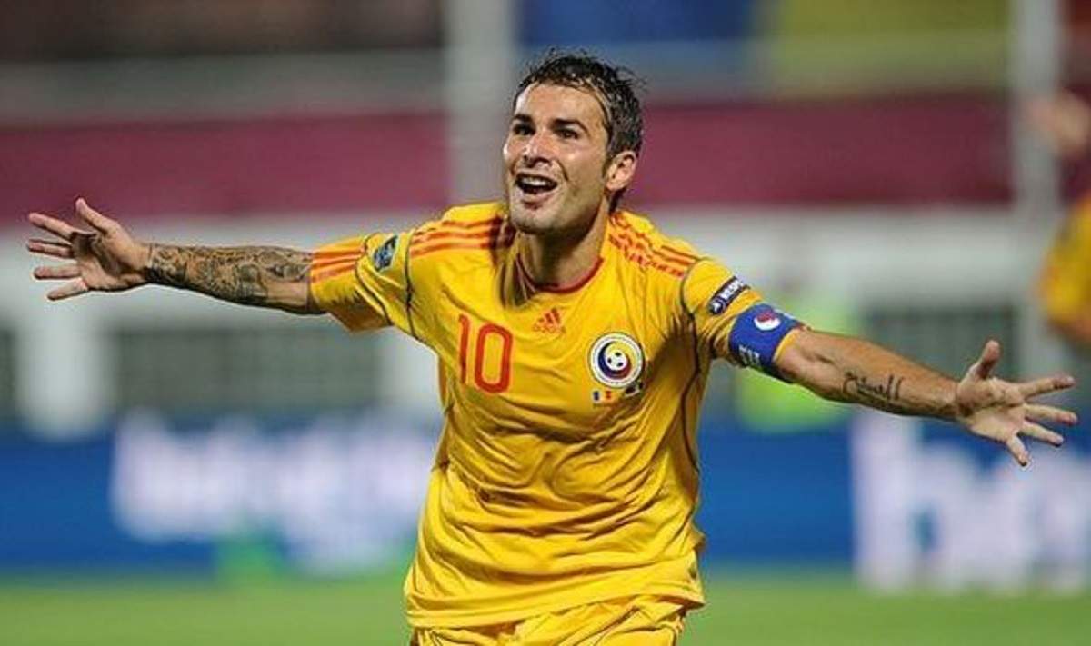 FOTO / Cum încearcă Adrian Mutu să-i motiveze pe jucătorii naționalei, înaintea meciului cu Suedia. Gestul emoționant făcut de „Briliant”