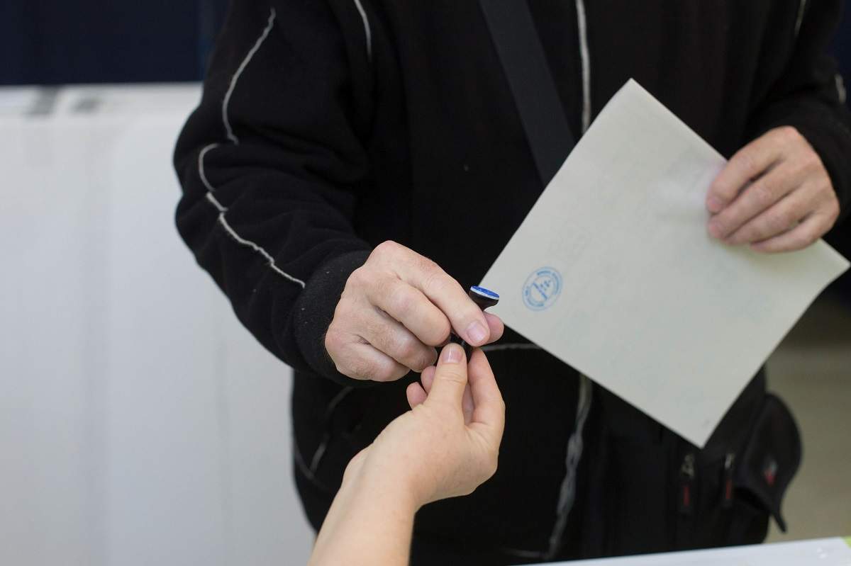 O femeie din Argeș a murit la secția de votare, după ce a pus buletinul în urnă