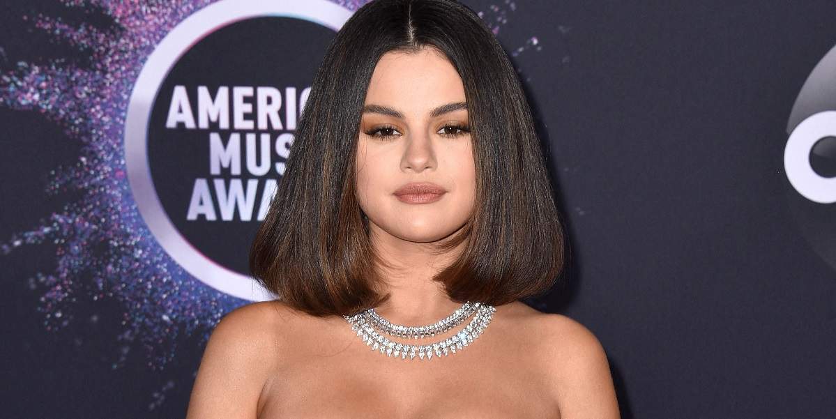 Selena Gomez a revenit pe scenă, după doi ani de pauză. Apariție mega sexy, la „American Music Awards”. FOTO