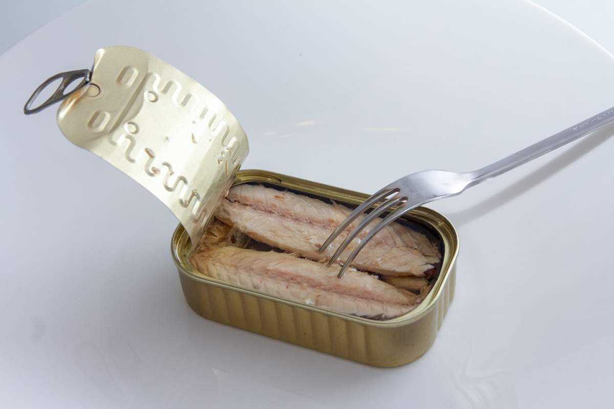 Cum a intrat în comă un bărbat din Iași, din cauza unei conserve de pește. Medicii trag un semnal de alarmă