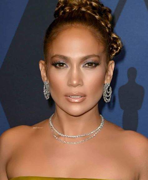 VIDEO / Dans la bară la 50 de ani! Jennifer Lopez, ipostaze şocante