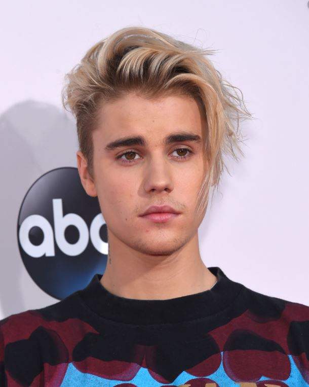 Justin Bieber, schimbare radicală de look după depresie. A renunţat la blond. Noua culoare este de-a dreptul şocantă. FOTO