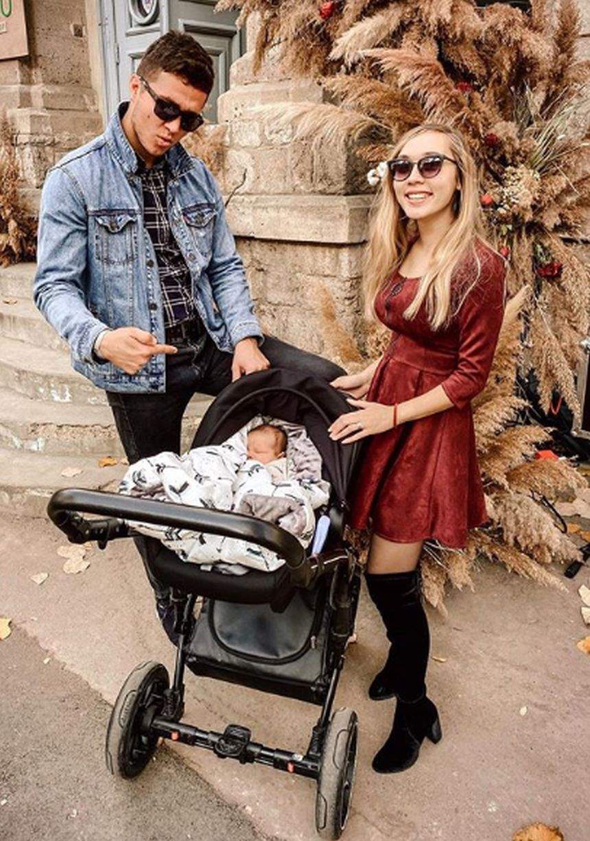 După Ioana Grama, o altă bloggeriţă celebră a devenit mămică! Primele imagini cu bebeluşul