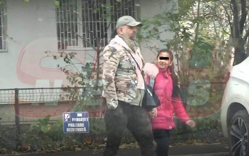 VIDEO PAPARAZZI / Divorţul de femeia cu care are doi copii nu îl împiedică să fie un tată model! Imagini rare cu Daniel Iordăchioaie şi cu fiica sa