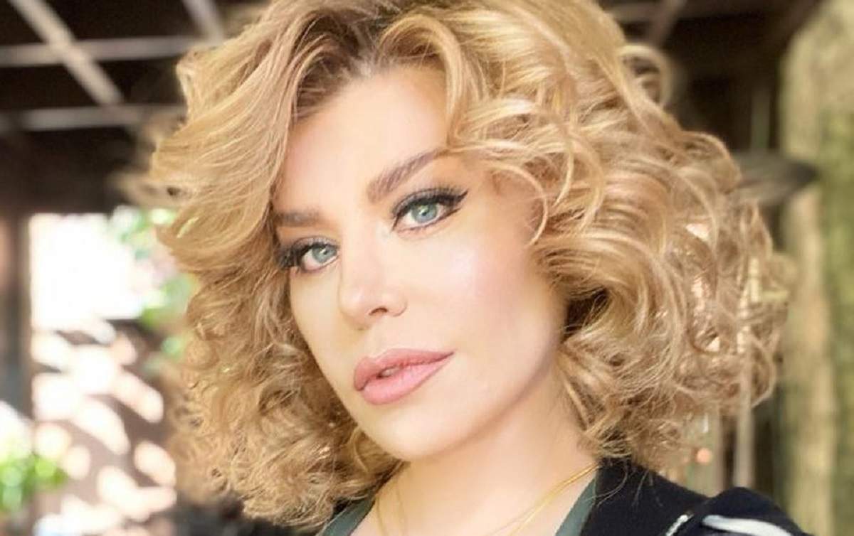 FOTO/ Loredana Groza uimește pe zi ce trece. Artista s-a fotografiat cu un decolteu generos, iar bărbații nu își pot lua privirile