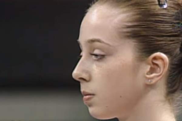 VIDEO / O fostă gimnastă de top a ajuns actriţă porno! „Era o ofertă imposibil de refuzat”