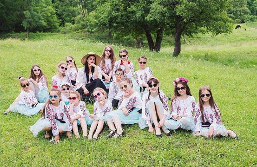 Abia s-a căsătorit şi îşi doreşte trei fetiţe. O artistă de la noi vorbeşte despre marea dragoste şi un vis realizat