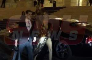 VIDEO PAPARAZZI / Imagini interzise cardiacilor cu Ramona Olaru şi iubitul ei! Cei doi au dat frâu liber sentimentelor pe treptele Palatului Parlamentului