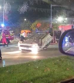 Mașină de poliție, răsturnată într-un cartier din București! Care este starea răniților. VIDEO