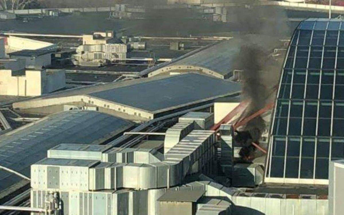 Panică într-un mall din București. Un incendiu puternic a izbucnit, iar persoanele aflate în interior au fost evacuate