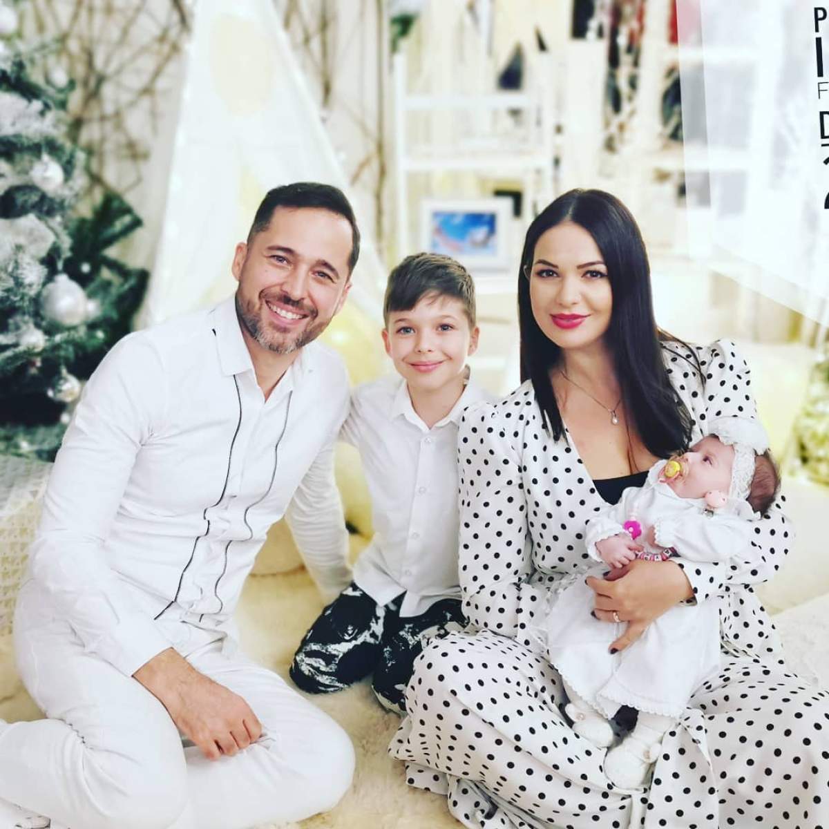 FOTO / Deea şi Dinu Maxer, primul Crăciun în 4! "Ei sunt familia mea, totul meu"