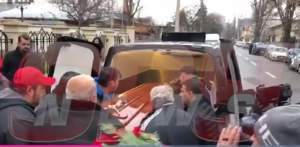 Sicriul lui Cornel Galeş a fost deschis! Imagini dureroase din timpul slujbei de înmormântare / VIDEO