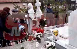 Cornel Galeş a fost înmormântat alături de Ileana Ciuculete. Iubita Vivi, sfâşiată de durere lângă groapă / VIDEO