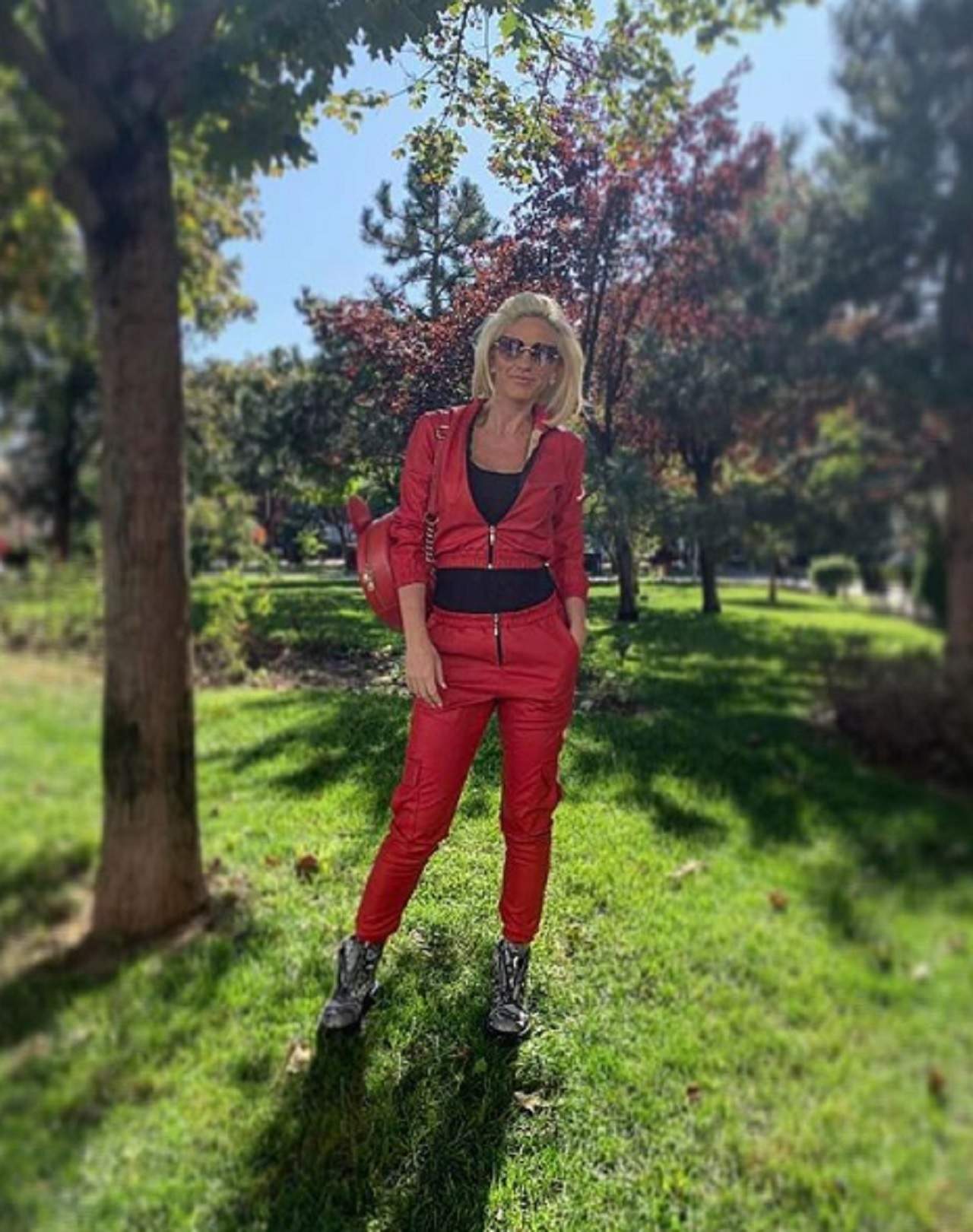 Hannelore de la "Insula Iubirii" iubeşte din nou! Blondina s-a afişat cu un bărbat misterios / FOTO