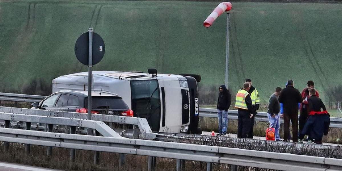 Grav accident în Germania. Un autobuz cu români s-a răsturnat pe autostradă
