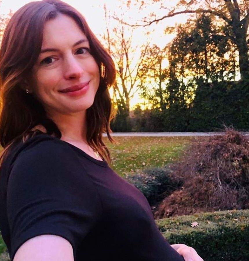 Anne Hathaway a devenit mamă pentru a doua oară. Actriţa a născut în mare secret