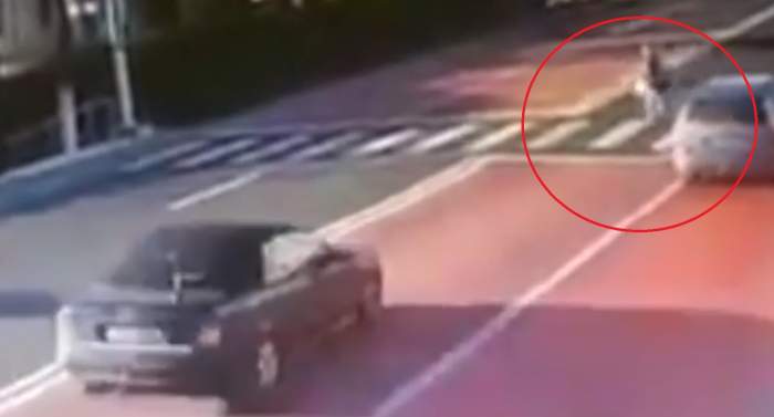 Impact nimicitor, pe o stradă din Dolj! O șoferiță de 20 de ani a spulberat o farmacistă pe trecerea de pietoni. VIDEO