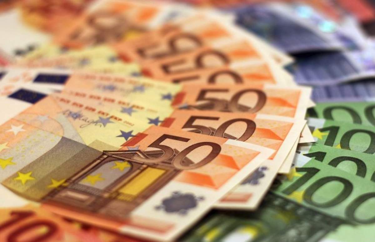 Curs valutar BNR, azi, 20 decembrie. Euro și lira sterlină scad, dolarul american crește