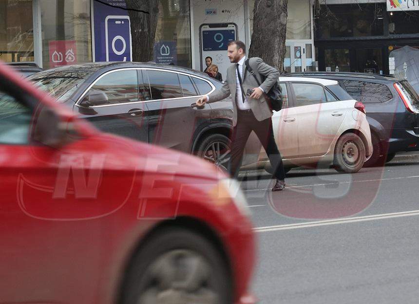 VIDEO PAPARAZZI / Imagini de senzaţie cu iubitul Andreei Marin! Ce face Adrian Brâncoveanu atunci când crede că nu îl vede nimeni